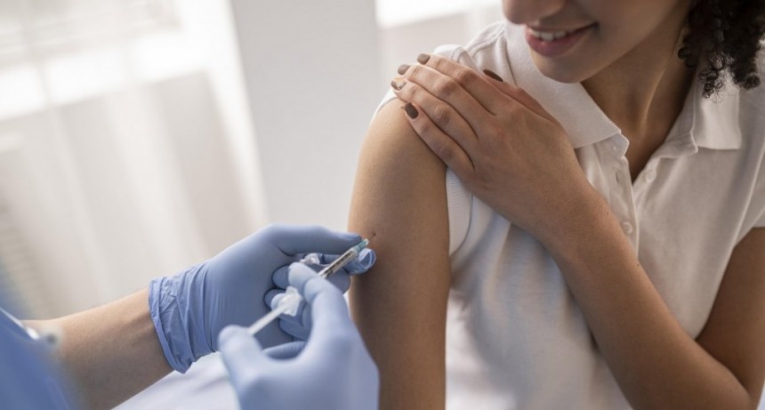 Recuerdan la importancia de vacunarse contra la gripe, el COVID-19, el virus sincicial respiratorio y el neumococo