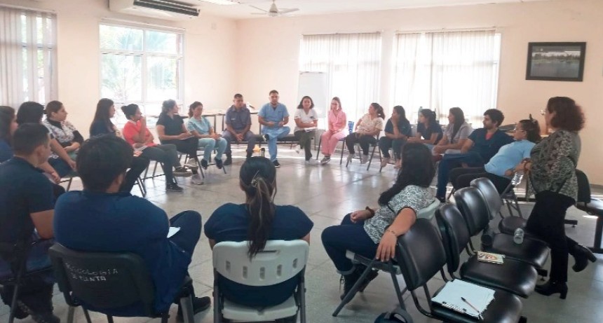 Profesionales de salud mental del Hospital Distrital N°8 participaron de un nuevo taller de capacitación