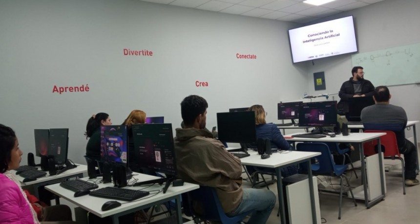 Novedosa capacitación en Inteligencia Artificial para padres de familia
