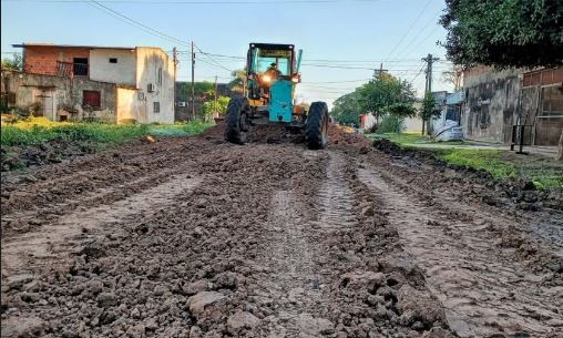 LA COMUNA SE ABOCÓ ESTE SABADO AL MEJORAMIENTO DE ARTERIAS EN DISTINTOS BARRIOS DE LA CIUDAD
