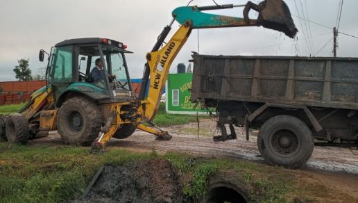 El municipio prosiguió este sábado con las tareas de mantenimiento del drenaje urbano