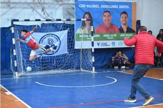 Exitosa noche de fútbol solidario en el Polideportivo del club Sol de América