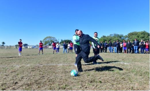 Una plaza y un club se sumaron a la agenda de inauguraciones concretadas del gobernador Insfrán
