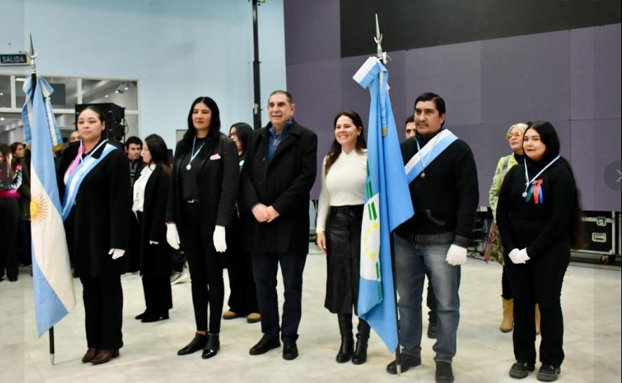 EL INTENDENTE JOFRÉ ENTREGÓ CERTIFICADOS A EGRESADOS DEL 1er CICLO LA ESCUELA DE ARTES Y OFICIOS DE LA COMUNA 
