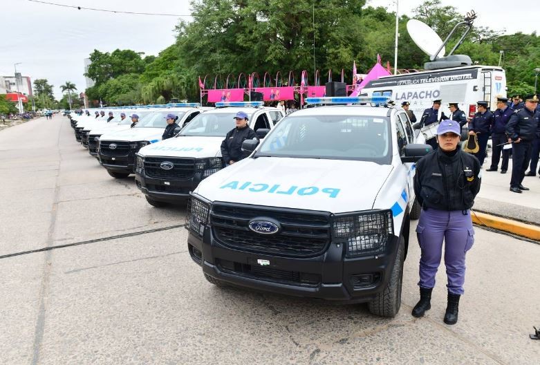 Insfrán entregó 50 nuevos móviles y equipamiento integral a la Policía