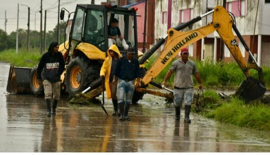 La Municipalidad realizó tareas preventivas este sábado para optimizar el funcionamiento de los desagües pluviales