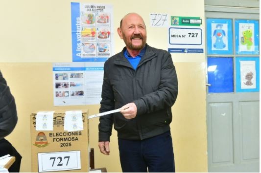 Gildo Insfrán votó en Laguna Blanca: “En Formosa, deciden los formoseños, los de afuera son de palo”