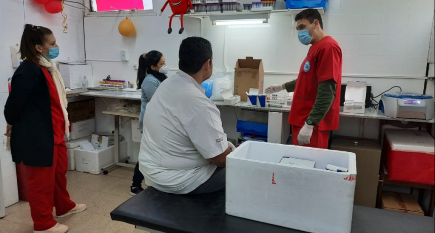 Entregaron equipos para inmunohematología en el hospital Central y en el hospital de la Madre y el Niño