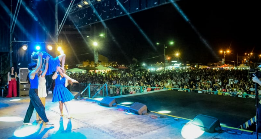 Exitosa apertura del 9J con una masiva concurrencia en el Paseo Ferroviario