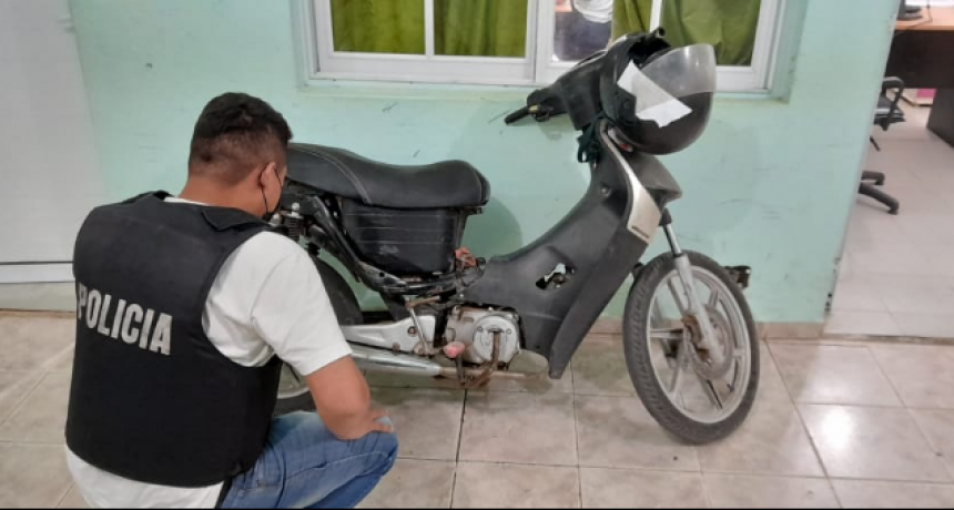 Dos detenidos por la sustracción de una moto; en tanto se evitó el robo de otro rodado en el barrio Villa Lourdes