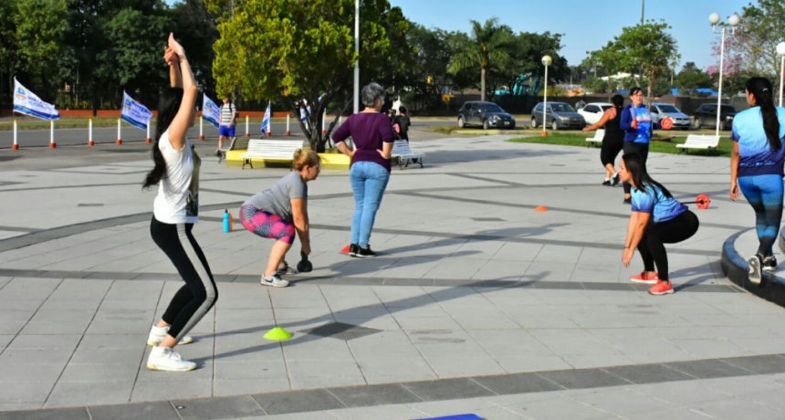 Dictan clases de ritmos latinos y funcional en el Paraíso de los Niños