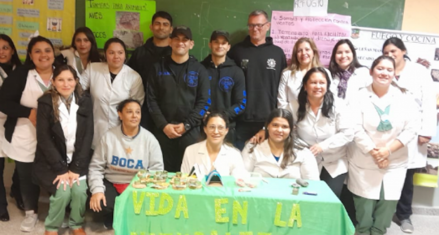 Alumnos participaron de una charla de supervivencia ante situaciones de escasez de recursos en zonas rurales