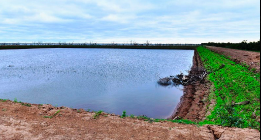 El Gobernador recorrió las represas que abastecen de agua a comunidades de la Ruta Provincial N° 28