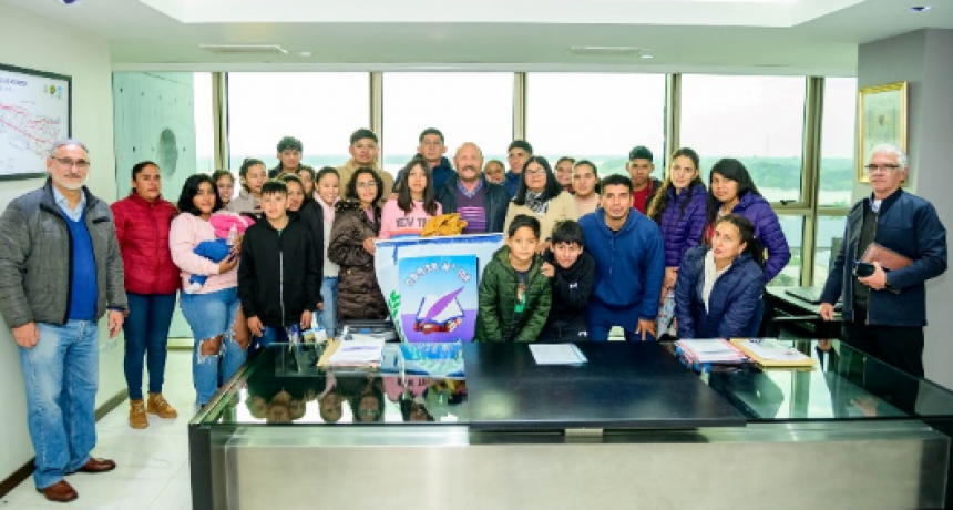 El gobernador Insfrán recibió la visita de estudiantes de Fortín Soledad
