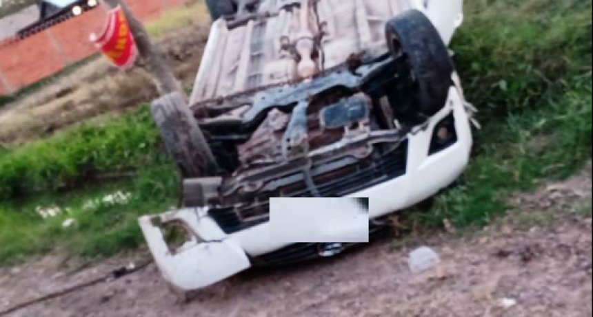 Un hombre de 38 años falleció al volcar con su vehículo