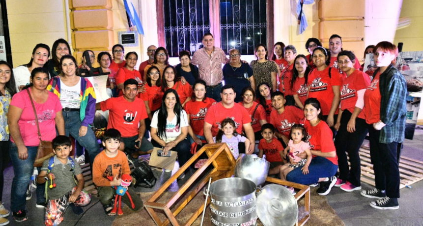 El intendente Jofré visitó la Feria Emprendedora y exposición fotográfica “El Revelar de las Ollas, Cocineras Comunitarias