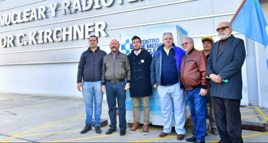Insfrán asistió a la descarga del Ciclotrón para el Centro de Medicina Nuclear y Radioterapia