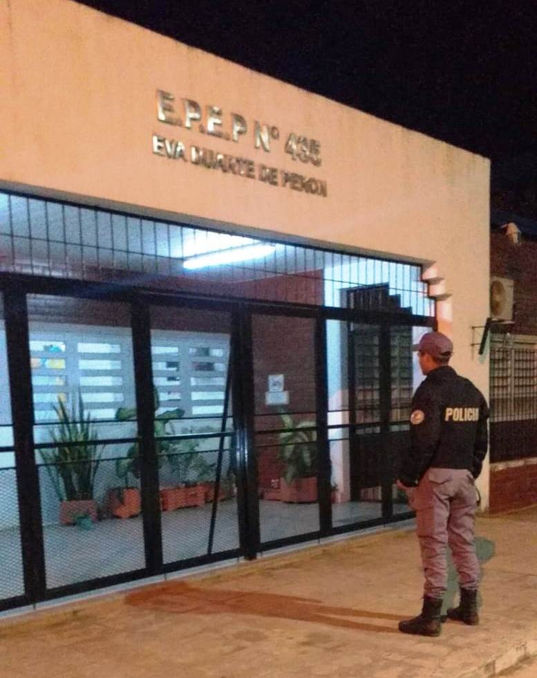 La Policía brinda servicio de seguridad en establecimientos educativos de la provincia