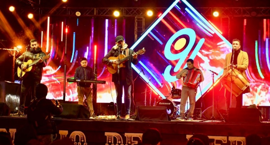 Con shows musicales, ferias y actividades recreativas iniciaron los festejos por el Día de la Independencia