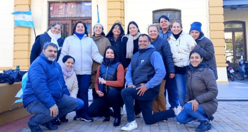 Frente a la Municipalidad se llevó a cabo el ensayo para el pericón nacional