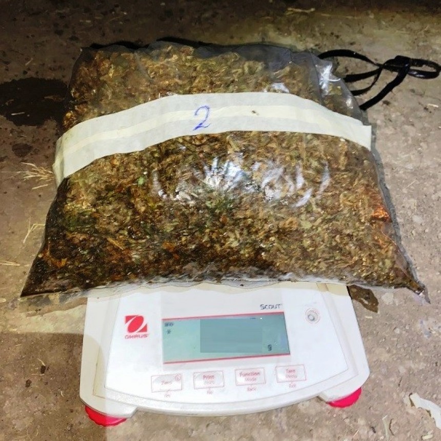 La Policía secuestró una mochila con droga en el Distrito Cinco