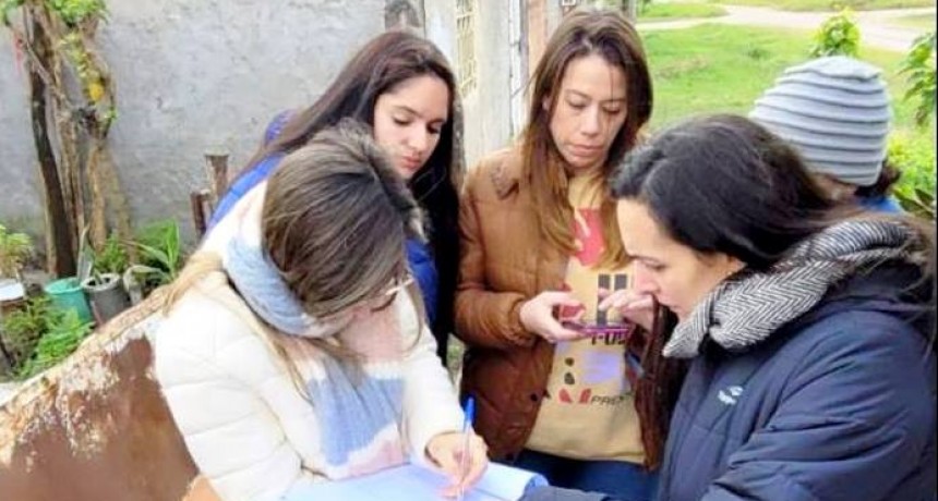 Vecinos de Lisbel Rivira recibieron ayuda para inscribirse al RASE