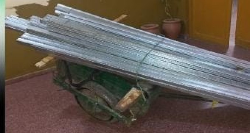 La Policía evitó la sustracción de perfiles de una obra en construcción y atrapó a dos sujetos