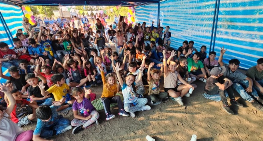 Cientos de niños disfrutaron del cine barrial en la Nueva Pompeya