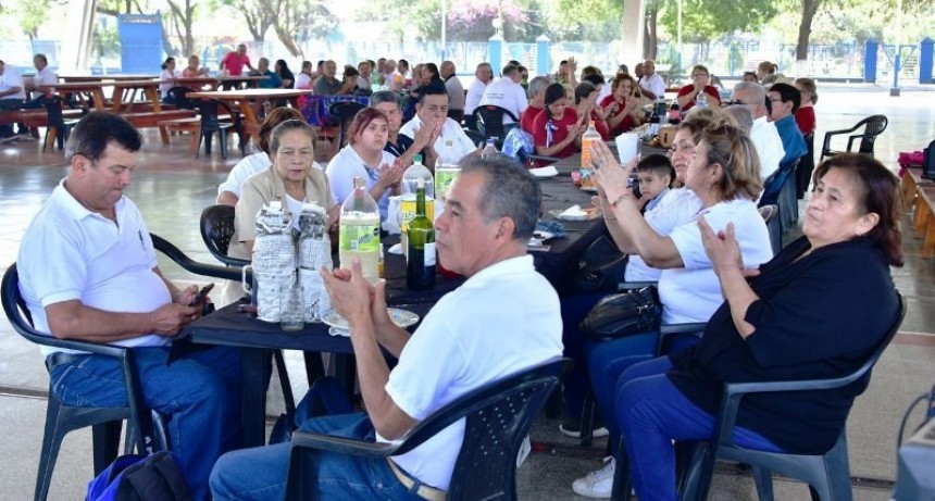 La Caja de Previsión Social organizó un almuerzo en el polideportivo policial “28 de Mayo”