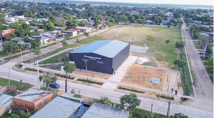 Ultiman detalles para la apertura del Polideportivo cubierto en el barrio Simón Bolívar