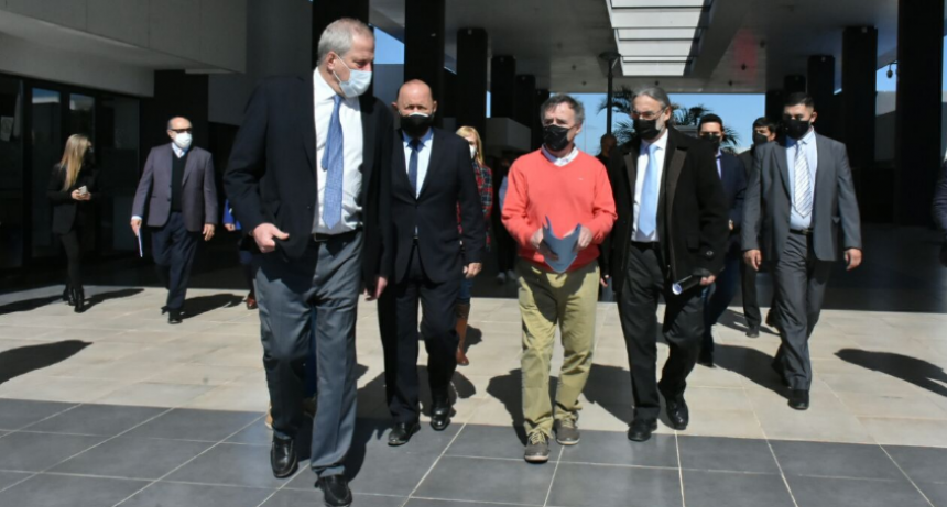 Acompañado por el ministro de Educación de la Nación, Insfrán inauguró la obra educativa 1430 de su gestión