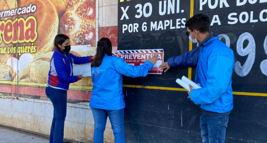 Defensa al Consumidor clausuró un supermercado por alimentos vencidos y carne en estado de descomposición