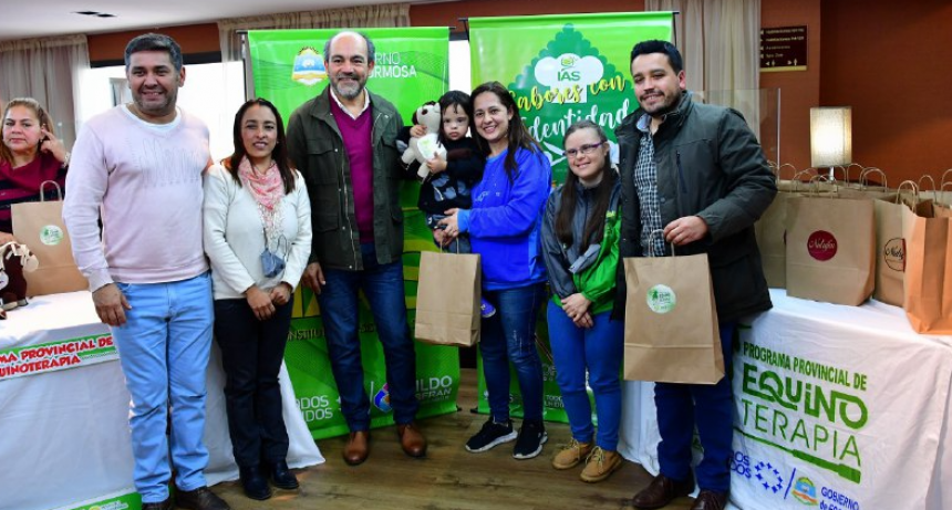 Delegación de la Escuela Especial N°8 de Laguna Blanca visitó la ciudad por invitación del IAS