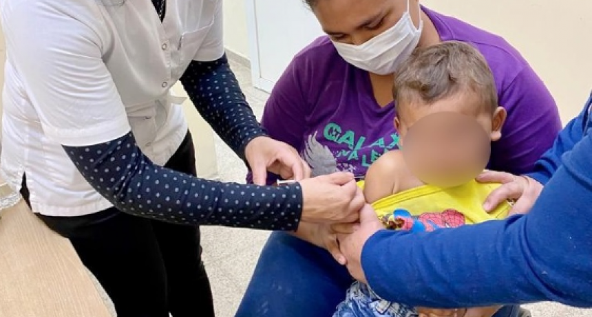 Sigue la vacunación COVID para niños y niñas desde los 6 meses en adelante