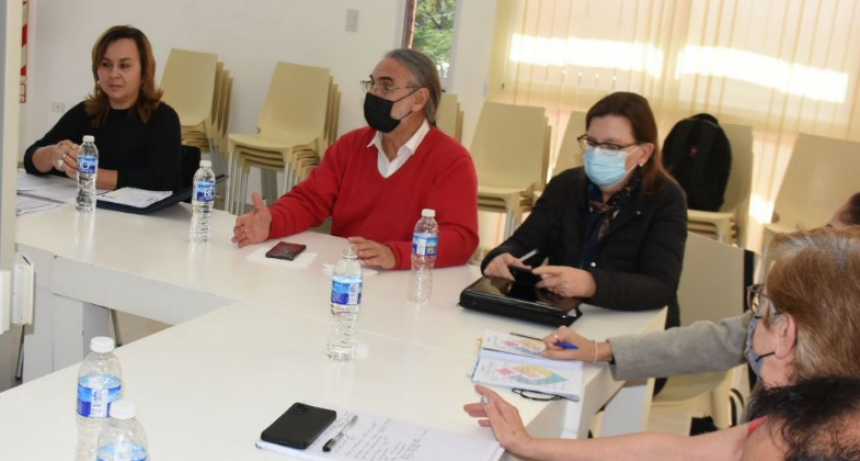 Basterra se reunió con gremios para concretar la extensión horaria en las aulas