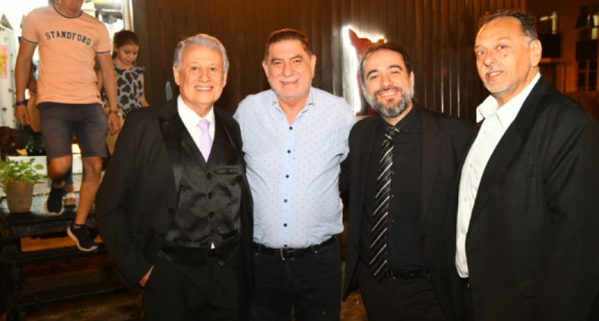 El intendente Jofré asistió a la obra “Don José de Yapeyú” que se presentó en el Paseo Ferroviario