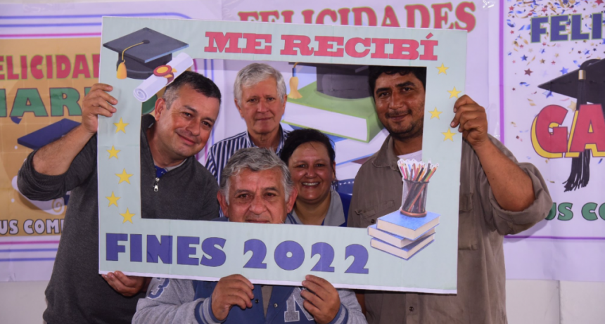 Trabajadores de la Legislatura completaron sus estudios secundarios gracias al Plan FinEs