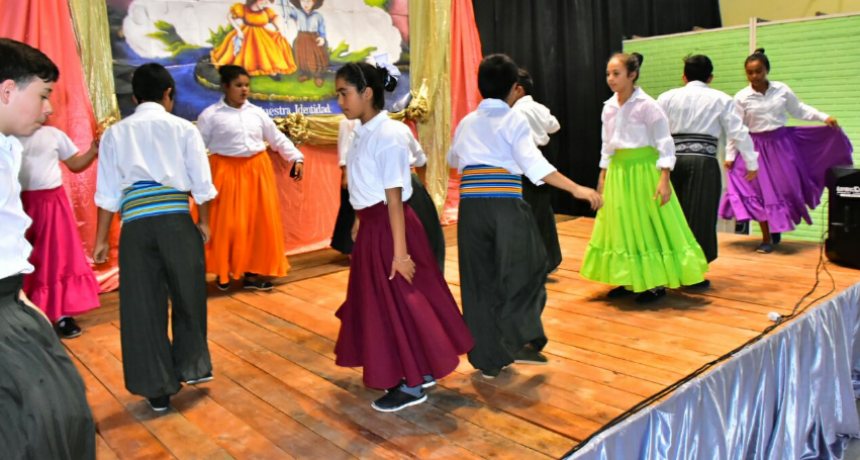 Se realizó una nueva edición del “Canta y baila” en el nivel primario