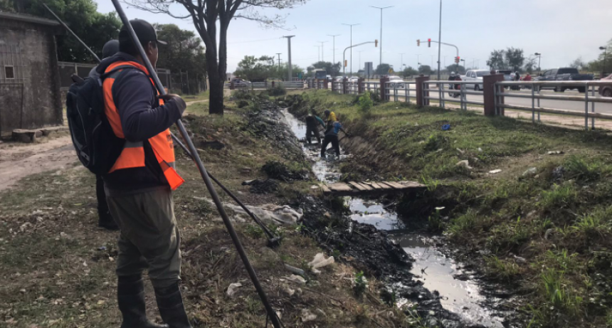 La Municipalidad encara trabajos de mejoramiento de calles y desagües pluviales a cielo abierto
