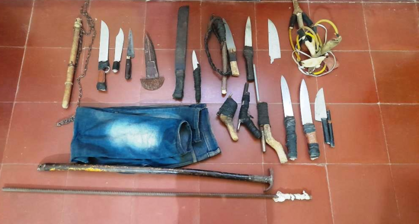 Tras allanamiento detuvieron a dos sujetos, secuestraron armas blancas y de fuego de fabricación casera en Las Lomitas