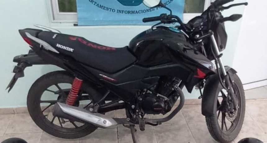 Una prolija investigación permitió detener a una pareja y secuestrar una moto, marihuana y cocaína