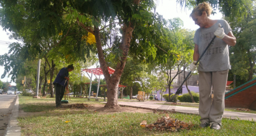 La comuna continúa con trabajos de mantenimiento y embellecimiento de espacios verdes