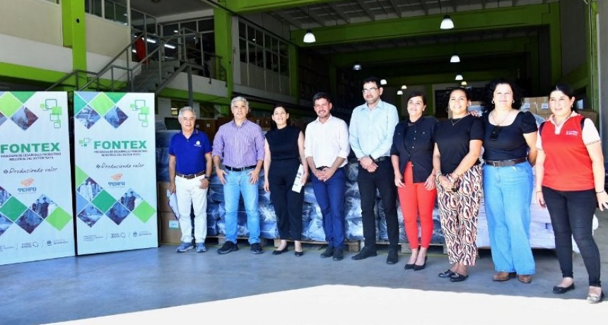 Fontex entregó 1500 prendas al Ministerio de la Comunidad