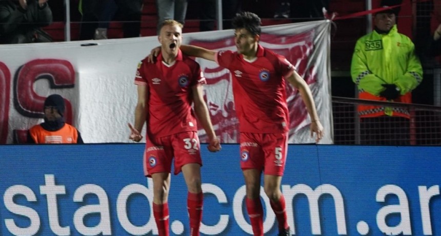 Argentinos Juniors le ganó a River, que sufrió otra vez la pelota parada, en el debut de la Copa Liga Profesional