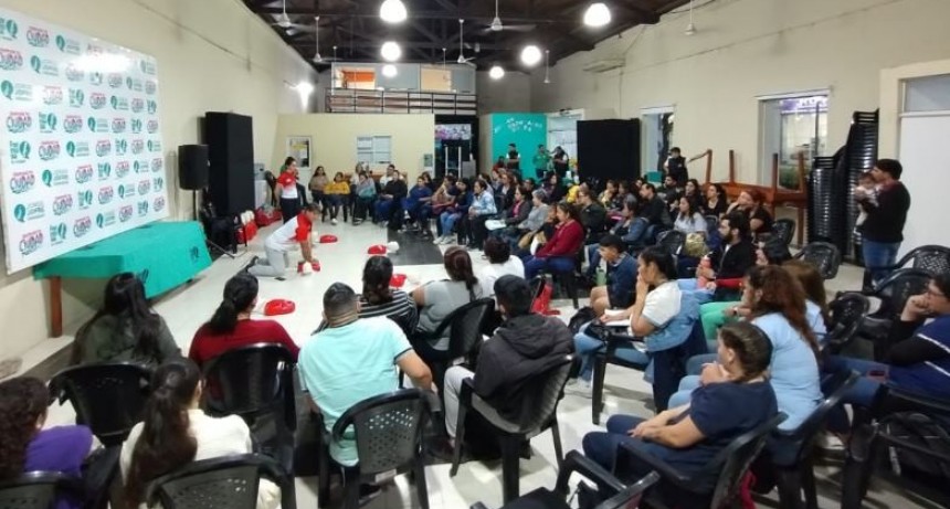 El municipio brindó un curso de capacitación sobre RCP a estudiantes de enfermería y auxiliares en farmacia