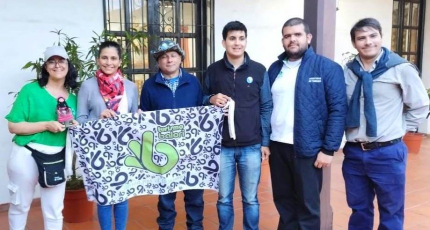 Turistas entrerrianos en la Casa de la Artesanía