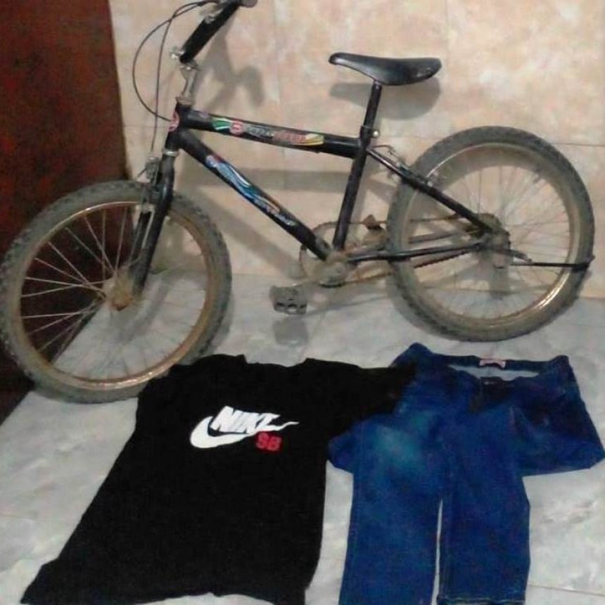 Dos sujetos robaron objetos y fueron detenidos por la Policía