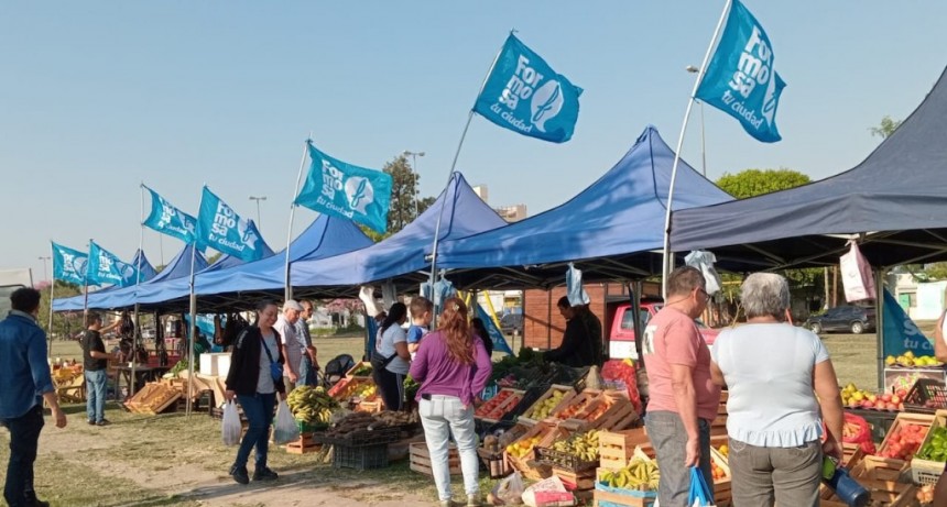 Nueva y concurrida edición de “El Mercado en Tu Ciudad” con precios populares en el barrio San Francisco