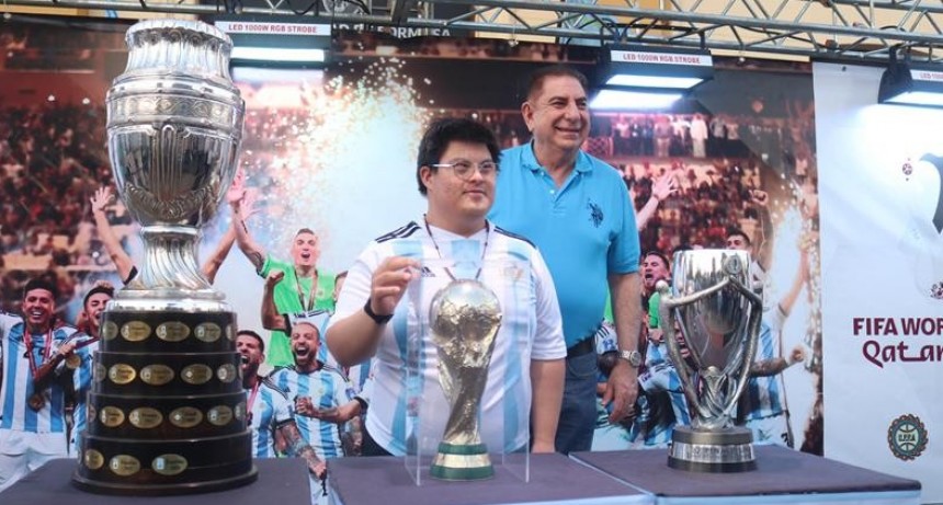 Cerró el multitudinario espectáculo de exhibición de las copas ganadas por la Selección Argentina en la ciudad