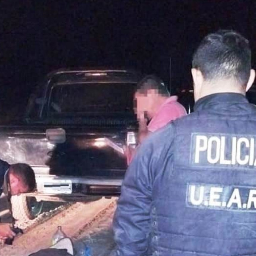 La Policía evitó un caso de abigeato, detuvo a dos sujetos, retuvo a un adolescente y secuestró armas